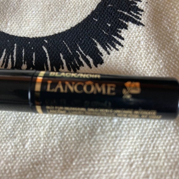 Lancome eye shadow and mascara with pouch - Picture 3 of 7